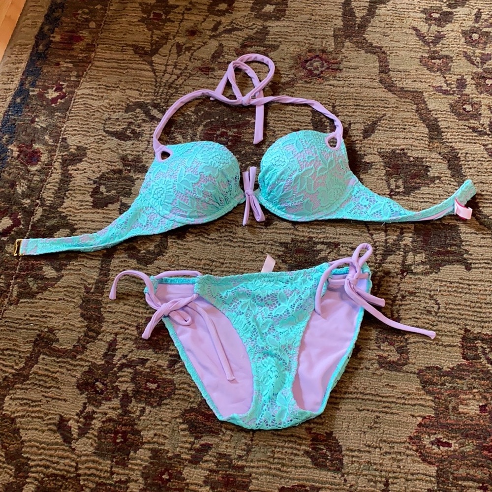 Victoria secret bikini top in size 34B🤍
